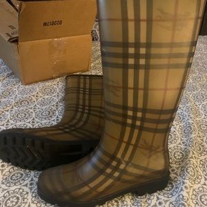 Burberry rainbooots